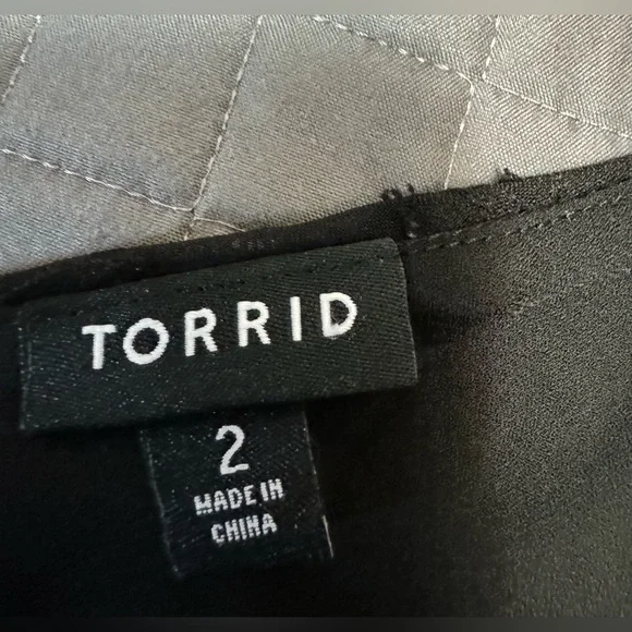 Torrid Sleeveless Blouse - Picture 3 of 7